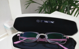  ,角塑膜眼镜和框架眼镜哪个好？